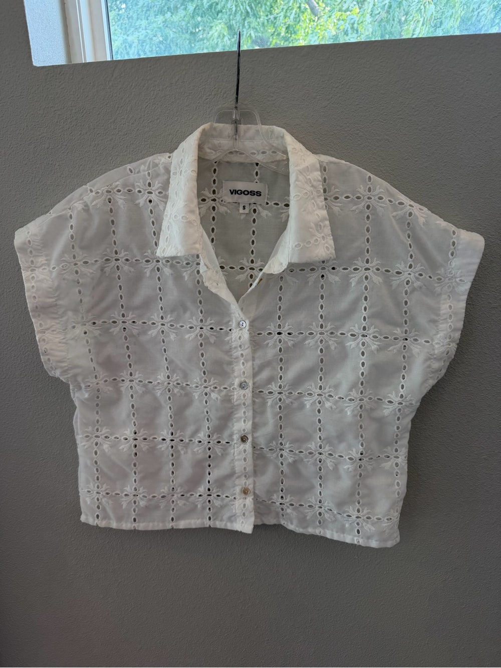 Vigoss White Eyelet Cropped Button-Down Shirt